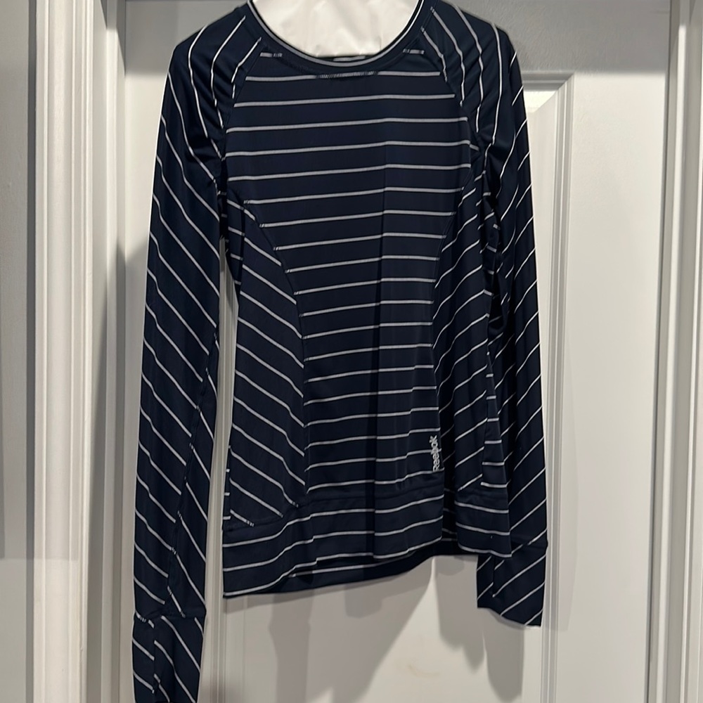 Women’s Reebok shirt